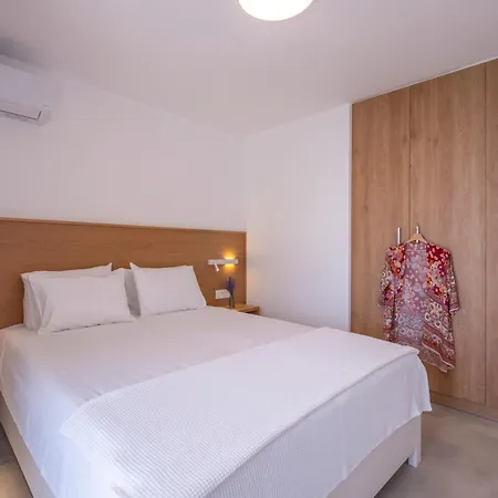 Meli Apartments&villas Kivérion